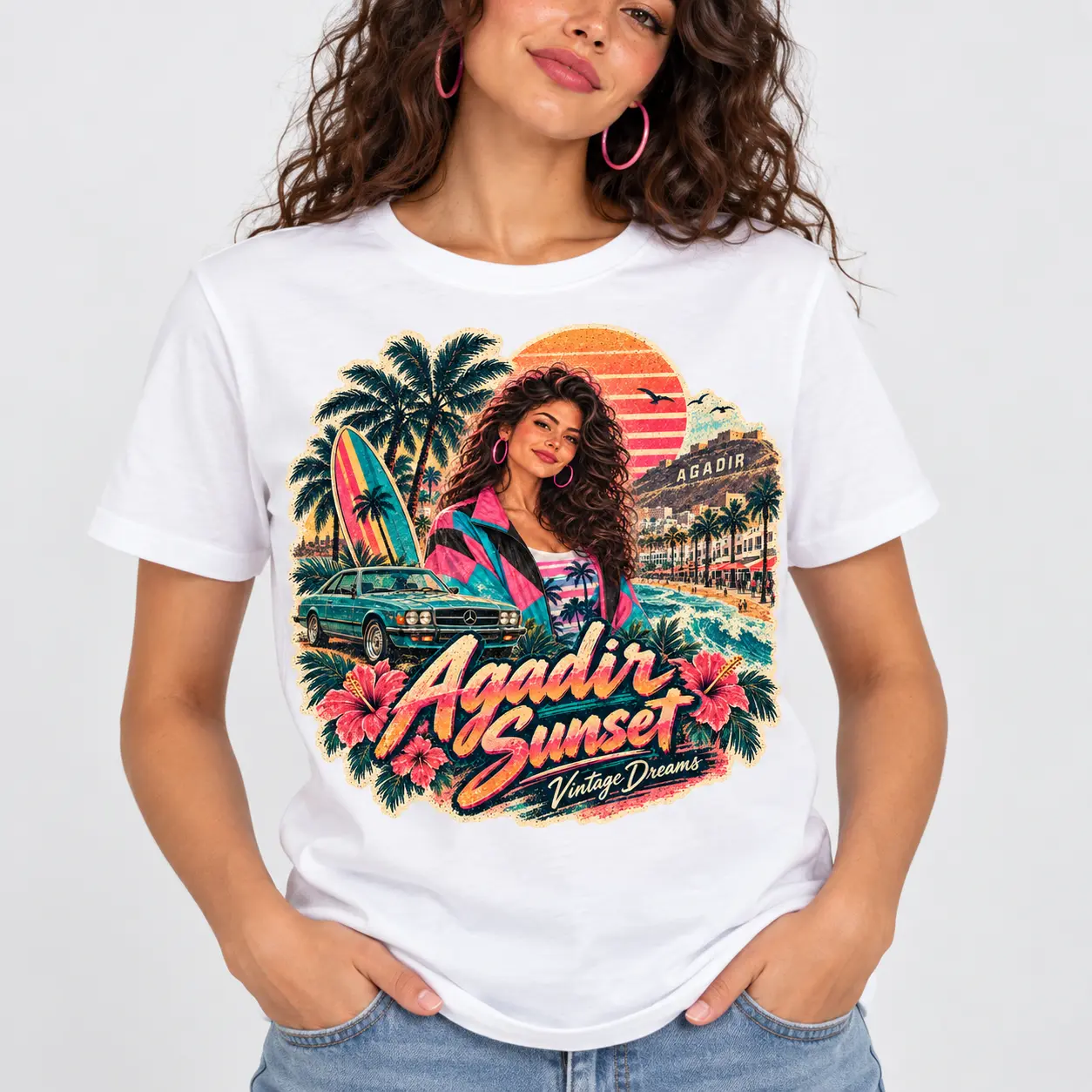 T-shirt personnalisé blanc style années 80 avec portrait féminin et ville d’Agadir
