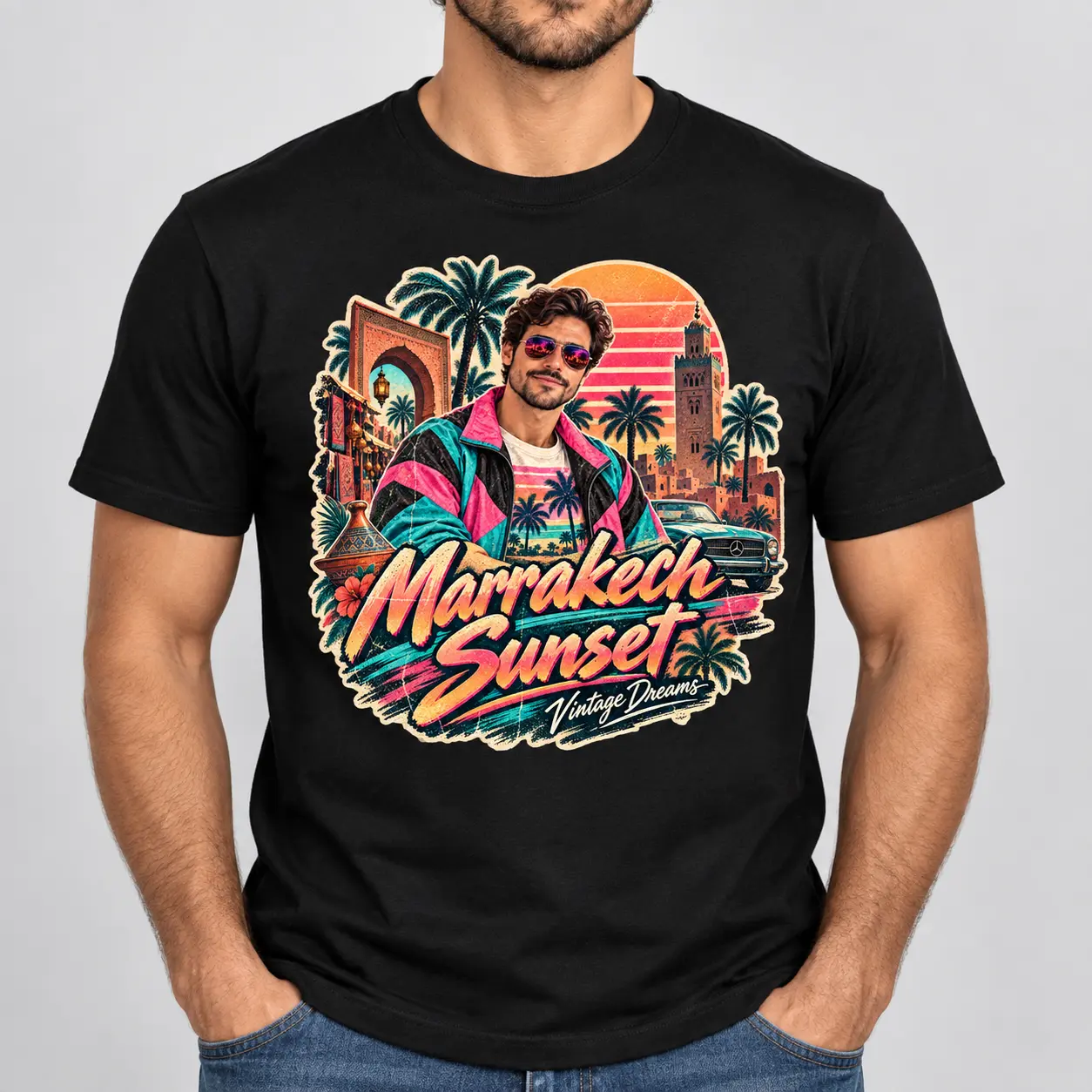 T-shirt personnalisé noir style années 80 avec portrait et ville de Marrakech
